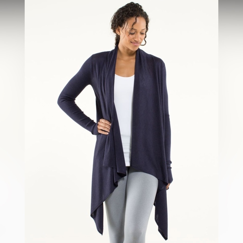 Lululemon Universal Wrap tencel bamboo cashmere 
Heathered Black Swan yoga sz sm